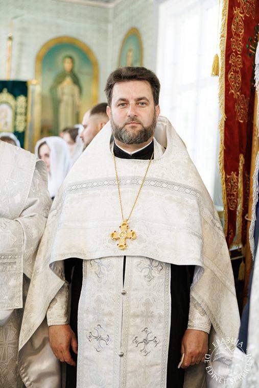 Slujitor la Sfânta Liturghie