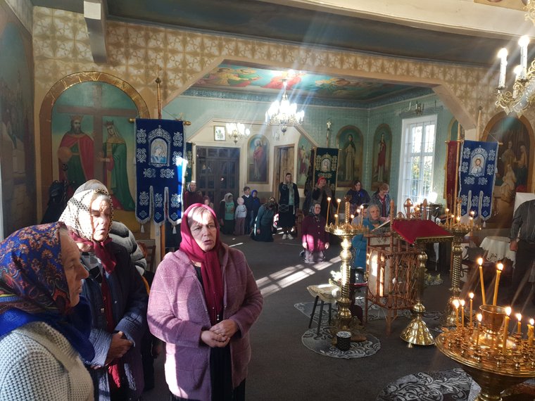 Dăscălițele cântând la Sfânta Liturghie