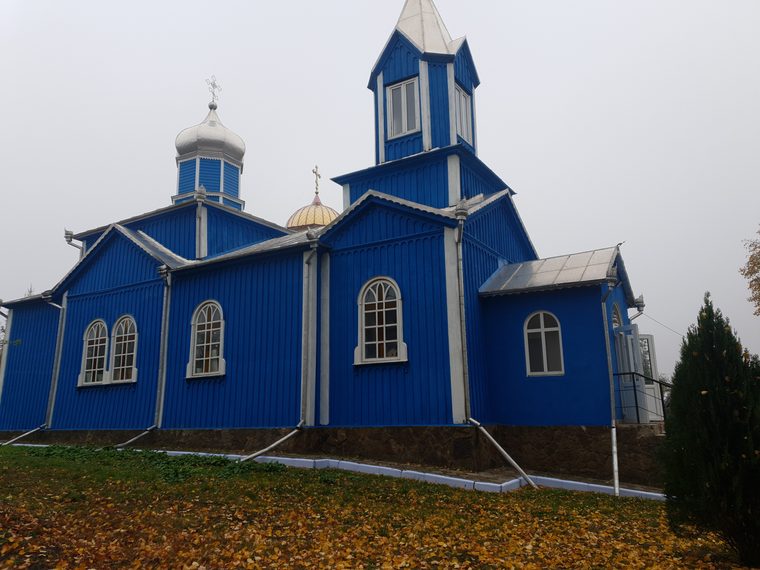 Biserica, văzută din lateral