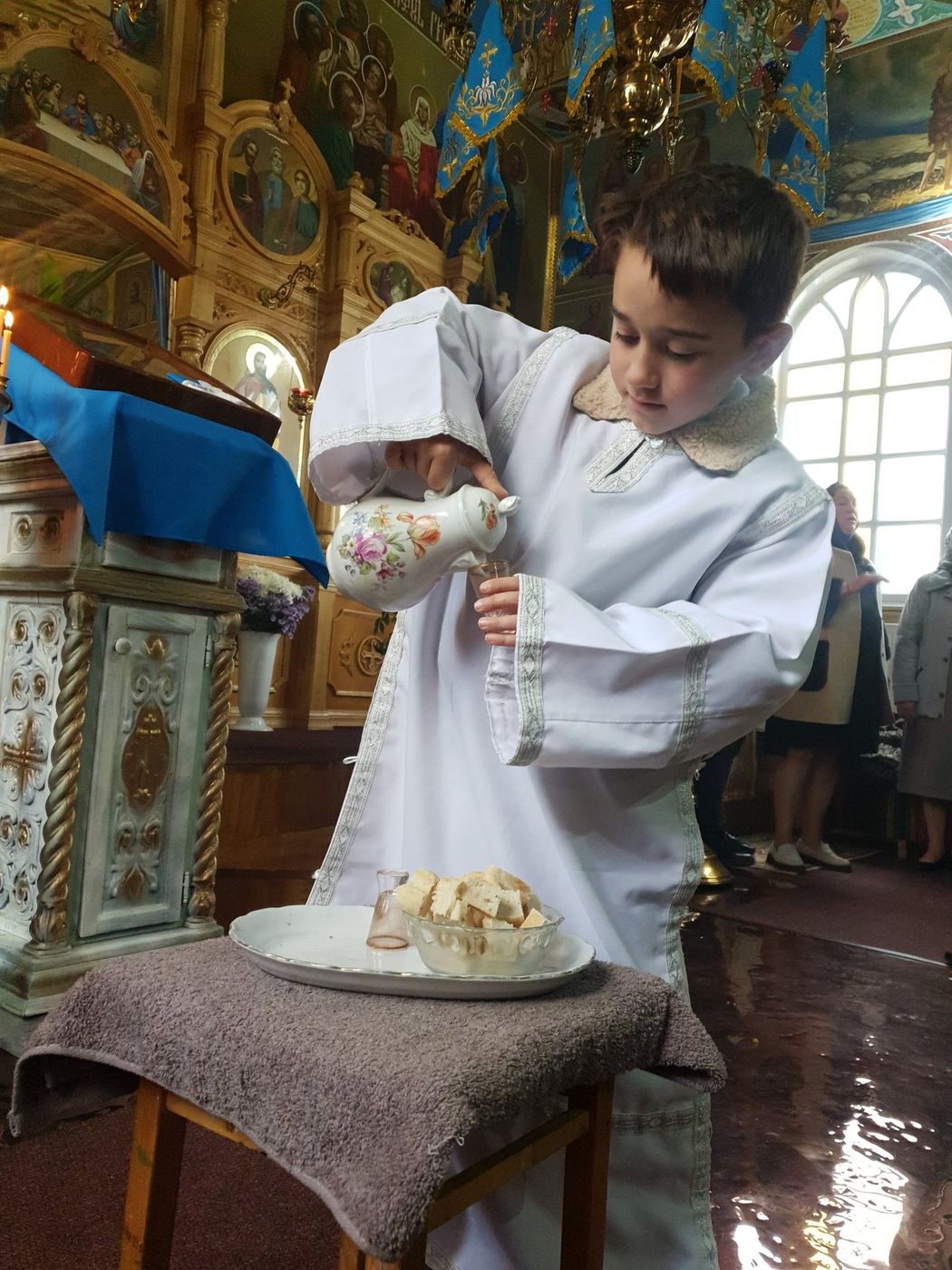 După împărtășire, apa