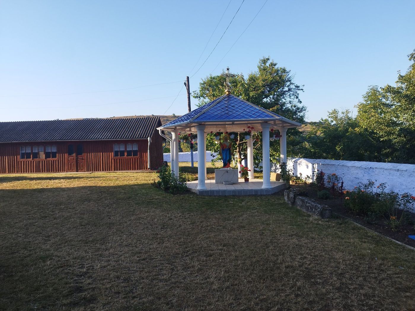 Foișorul din ograda bisericii