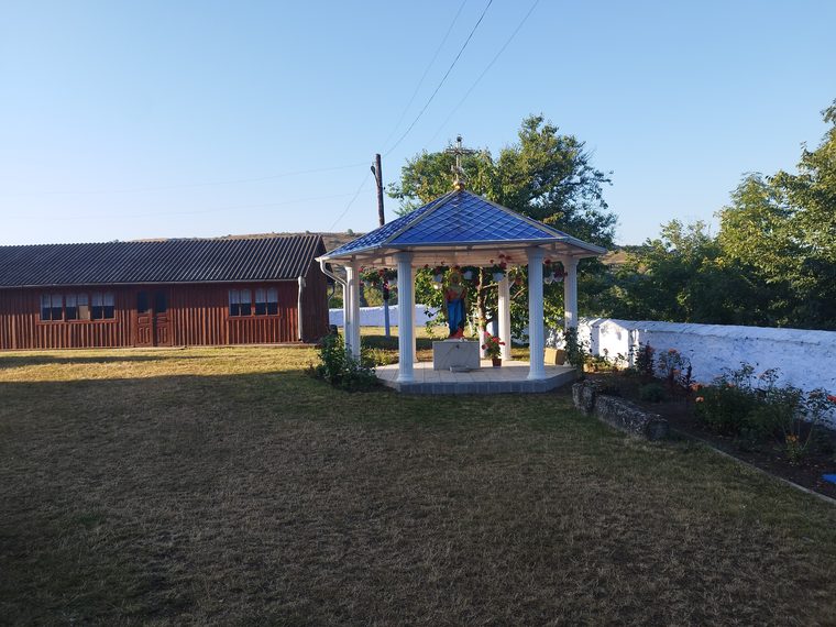 Foișorul din ograda bisericii