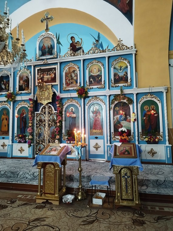 Iconostasul, albastru și aur