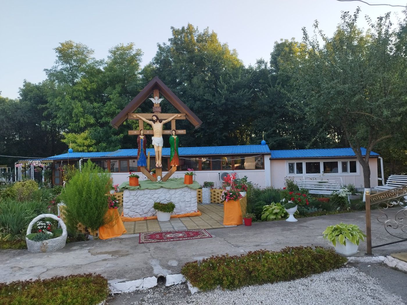Răstignirea din curtea mănăstirii