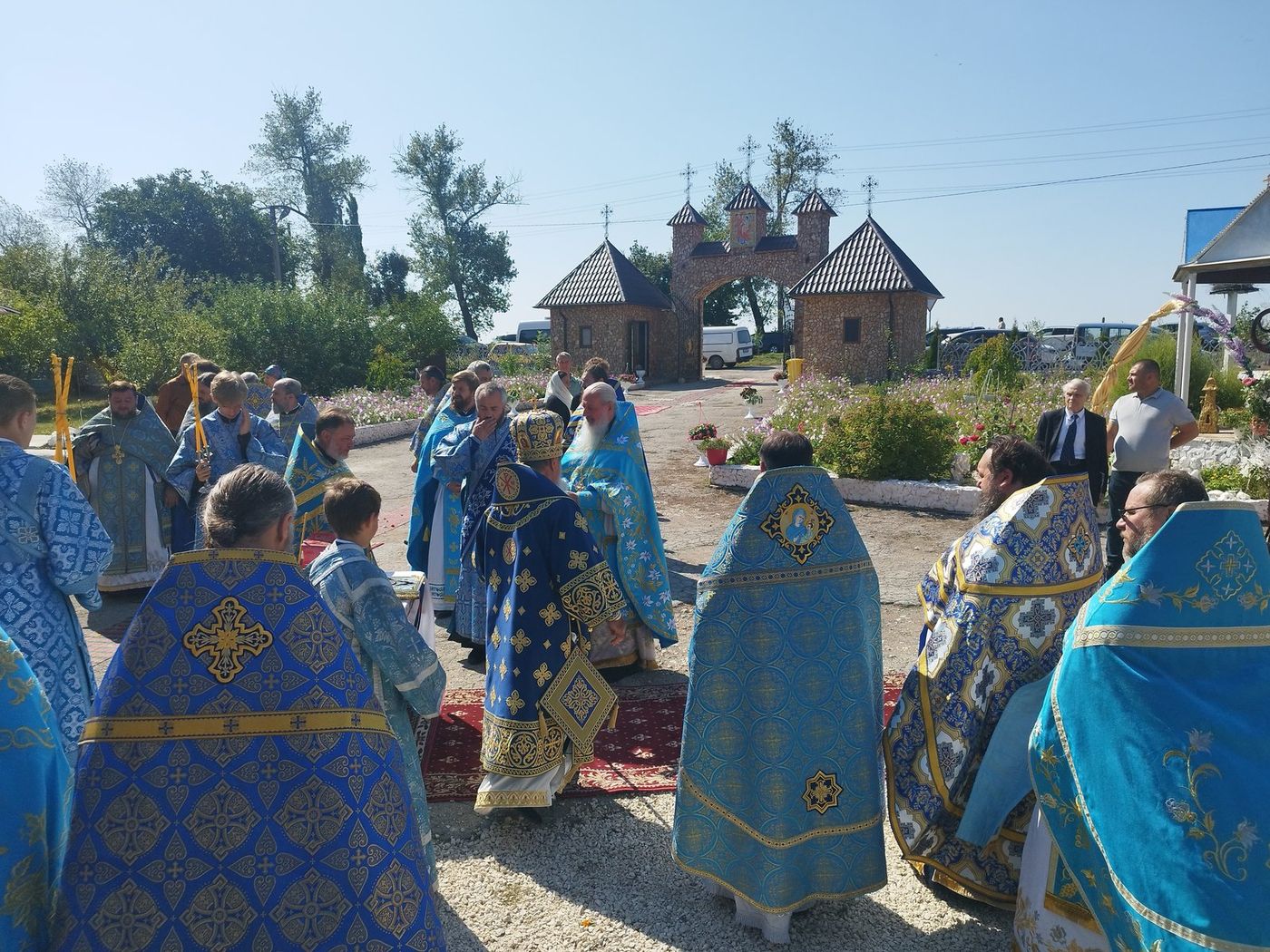 Soborul în curtea mănăstirii