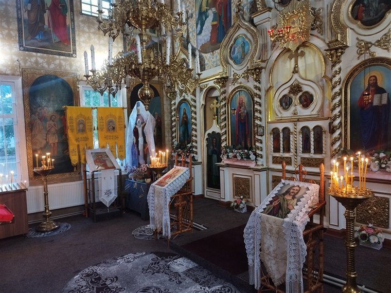 Sfeșnicele, aprinse înaintea Liturghiei