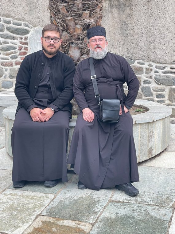 Părintele Valerii, alături de un preot tânăr