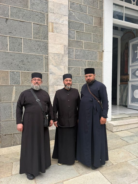 Plăcută întâlnire pe Sfântul Munte cu colegi de la baștină, din Bucovina, de la Cernăuți