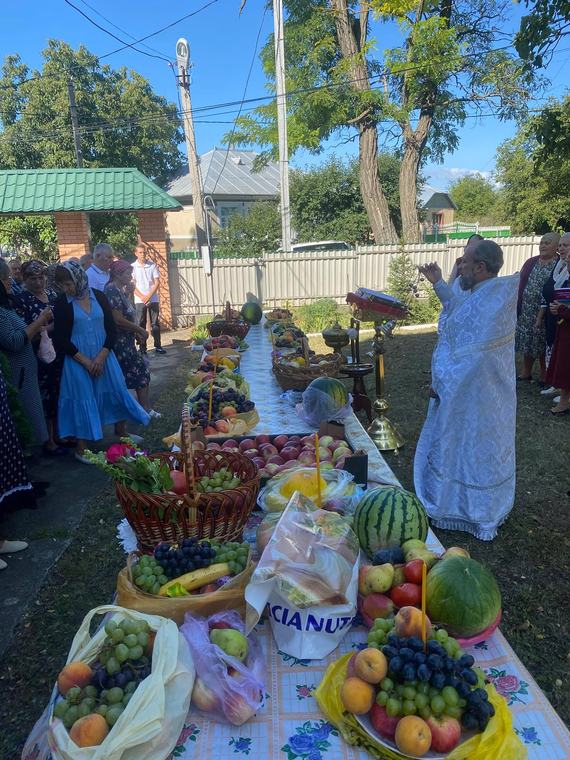 Mesele cu roade, înaintea sfințirii