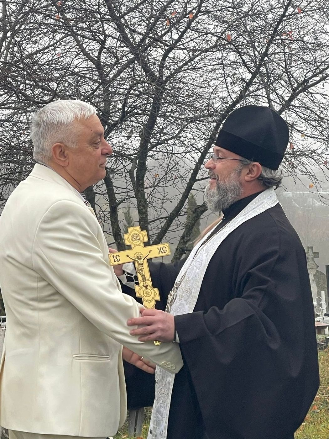 Pomenire la mormântul din cimitirul satului