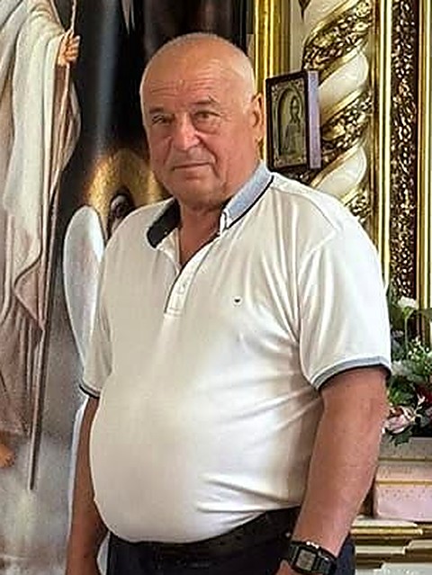 Valeriu Crijanovschi, starostele bisericii din Sauca, in biserica